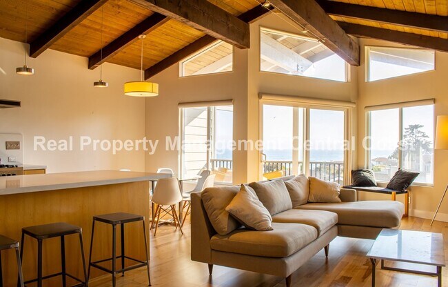 Building Photo - AVAILABLE NOVEMBER - Beautiful Shell Beach...