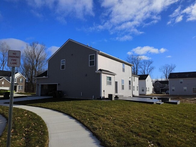 Building Photo - 51949 W End Dr