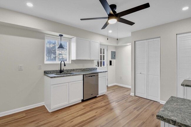 Foto del edificio - 5983A Glenway Dr