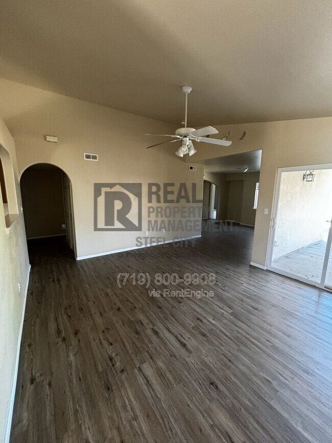 Foto del edificio - 813 Ardath Ln