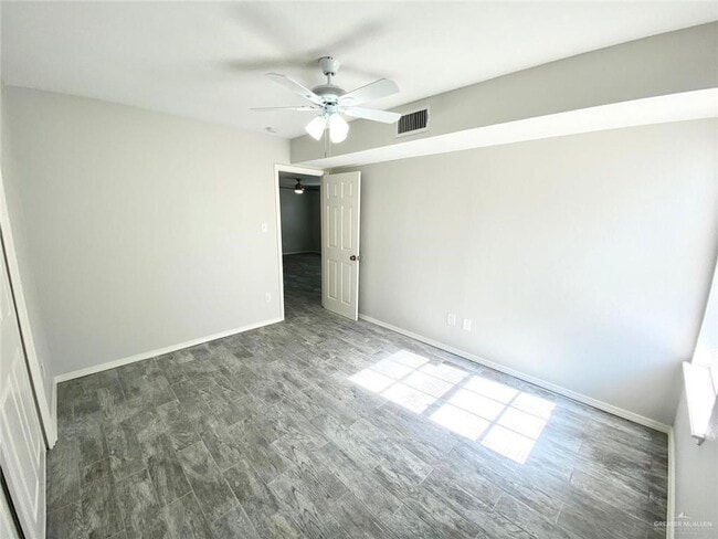 Building Photo - 1006 W Kelly Ave