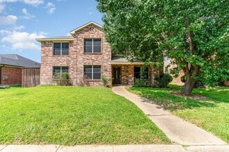 Building Photo - 1810 Cedar Ridge Dr