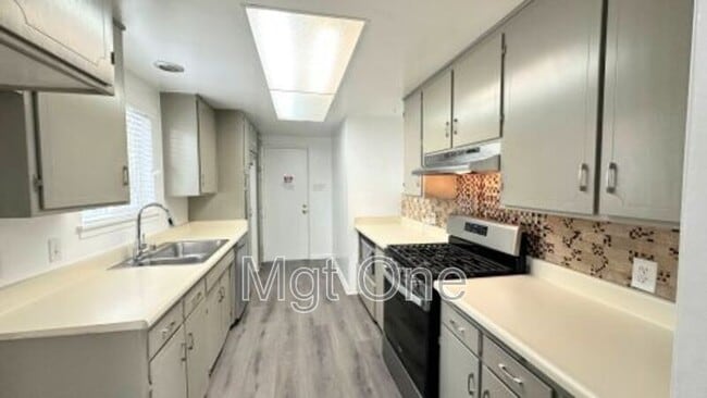 Foto del edificio - 4637 Central Ave