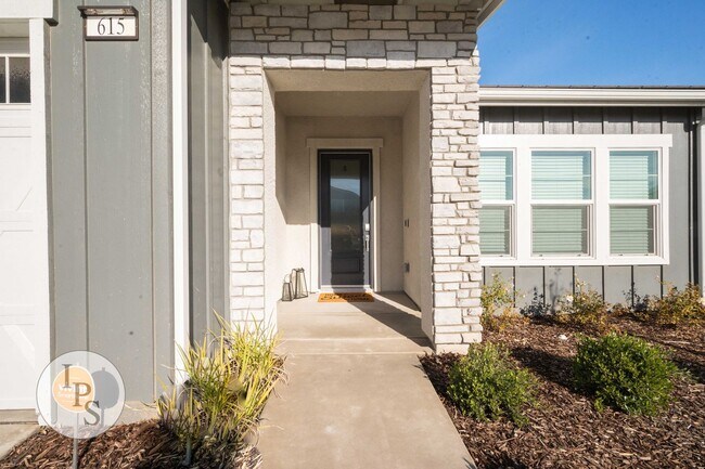 Foto del edificio - Madera Riverstone Home, 3BR/2BA, SOLAR, Community Pool, New Elementary School in Community!