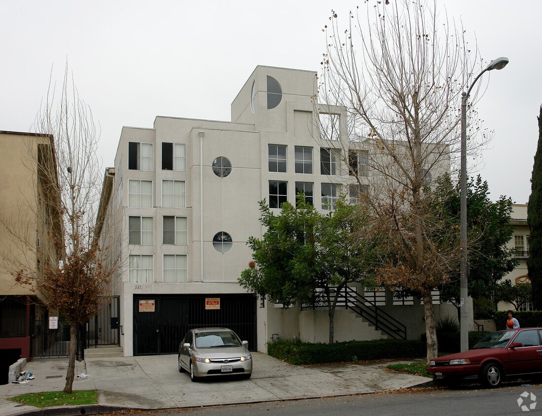 Foto principal - 521 N Kenmore Ave