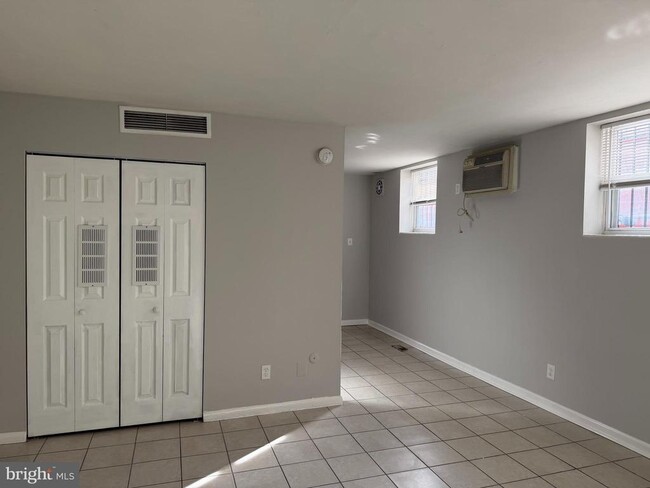 Building Photo - 5711 Erdrick St