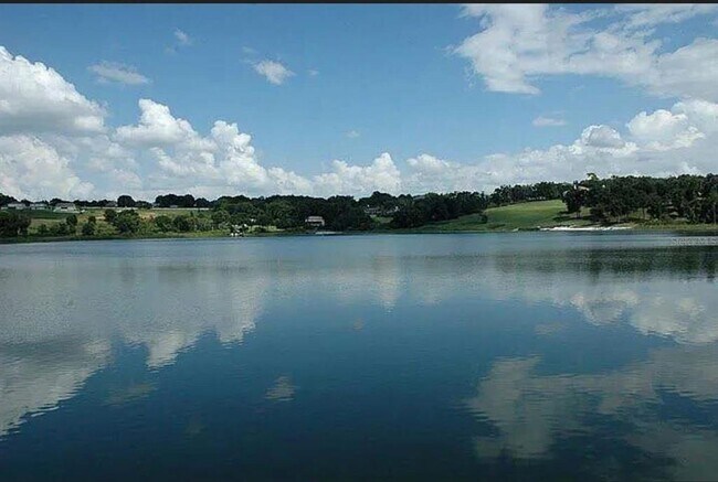 Foto del edificio - 1115 Lake Nettie Dr