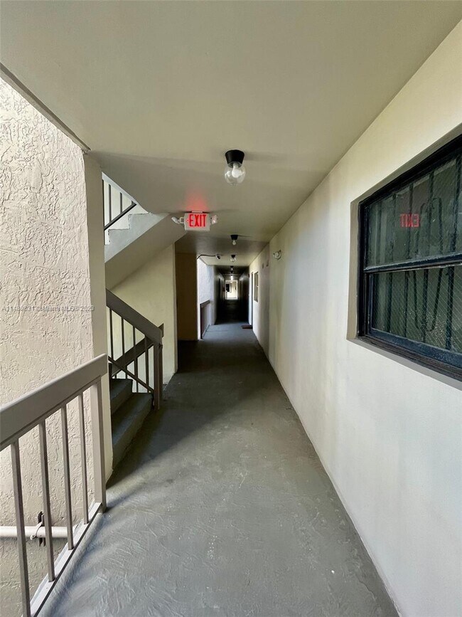 Building Photo - 1121 SW 122nd Ave
