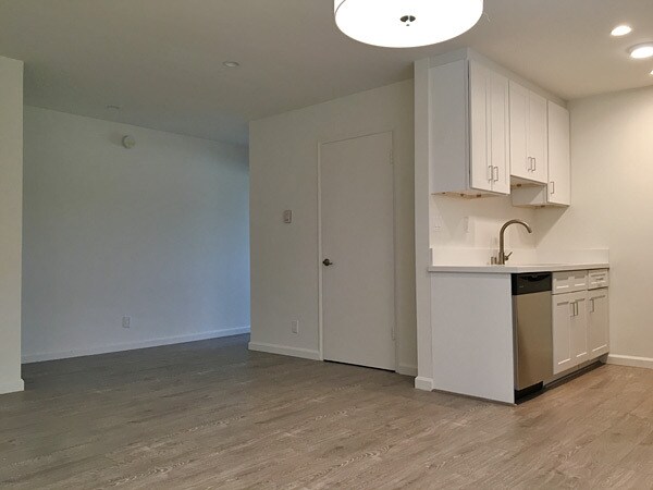 Foto del edificio - 18657 Collins St