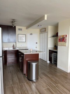 Foto del edificio - 1355 N Sandburg Terrace