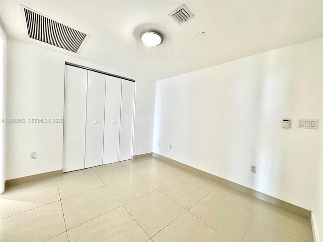 Building Photo - 485 Brickell Ave