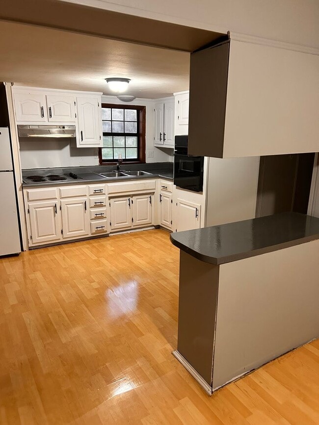 Building Photo - 2 bedroom, 1.5 bath home for $1200 monthly