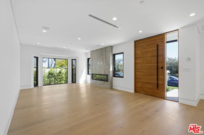 Foto del edificio - 1161 Stearns Dr