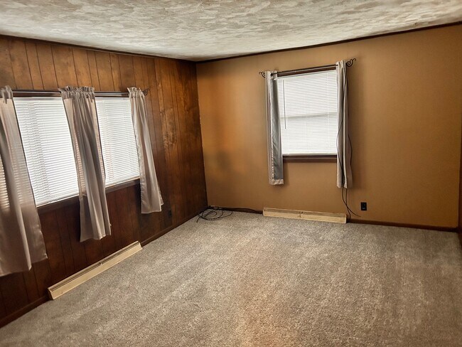 Building Photo - 336 N Elm St
