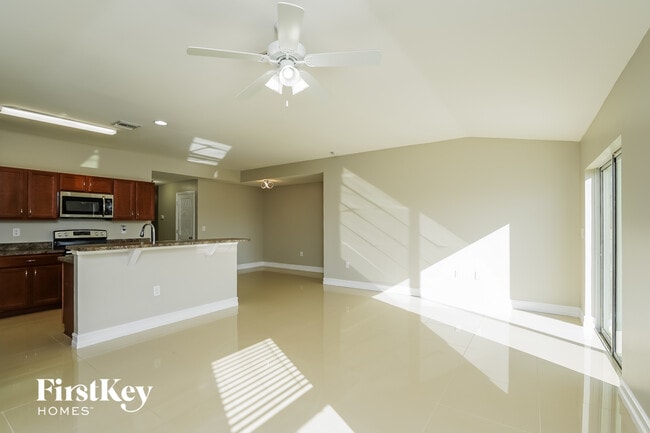 Building Photo - 601 NW 17th Ave