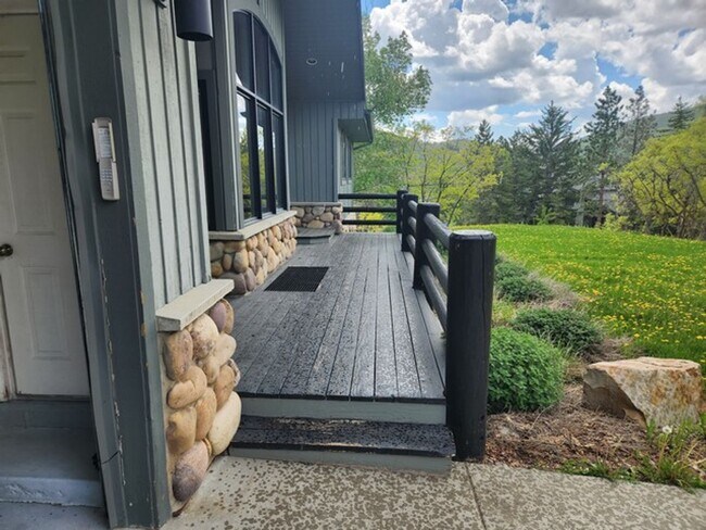 Photo - Large Private Luxury Home in Pinebrook  Es...