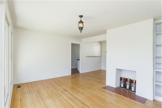 Building Photo - 812 Rosebank Ave