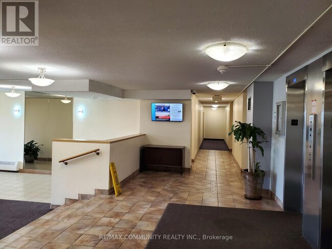 Building Photo - 10 Tapscott Rd