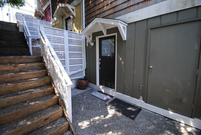 Photo - 39 Etruria St House