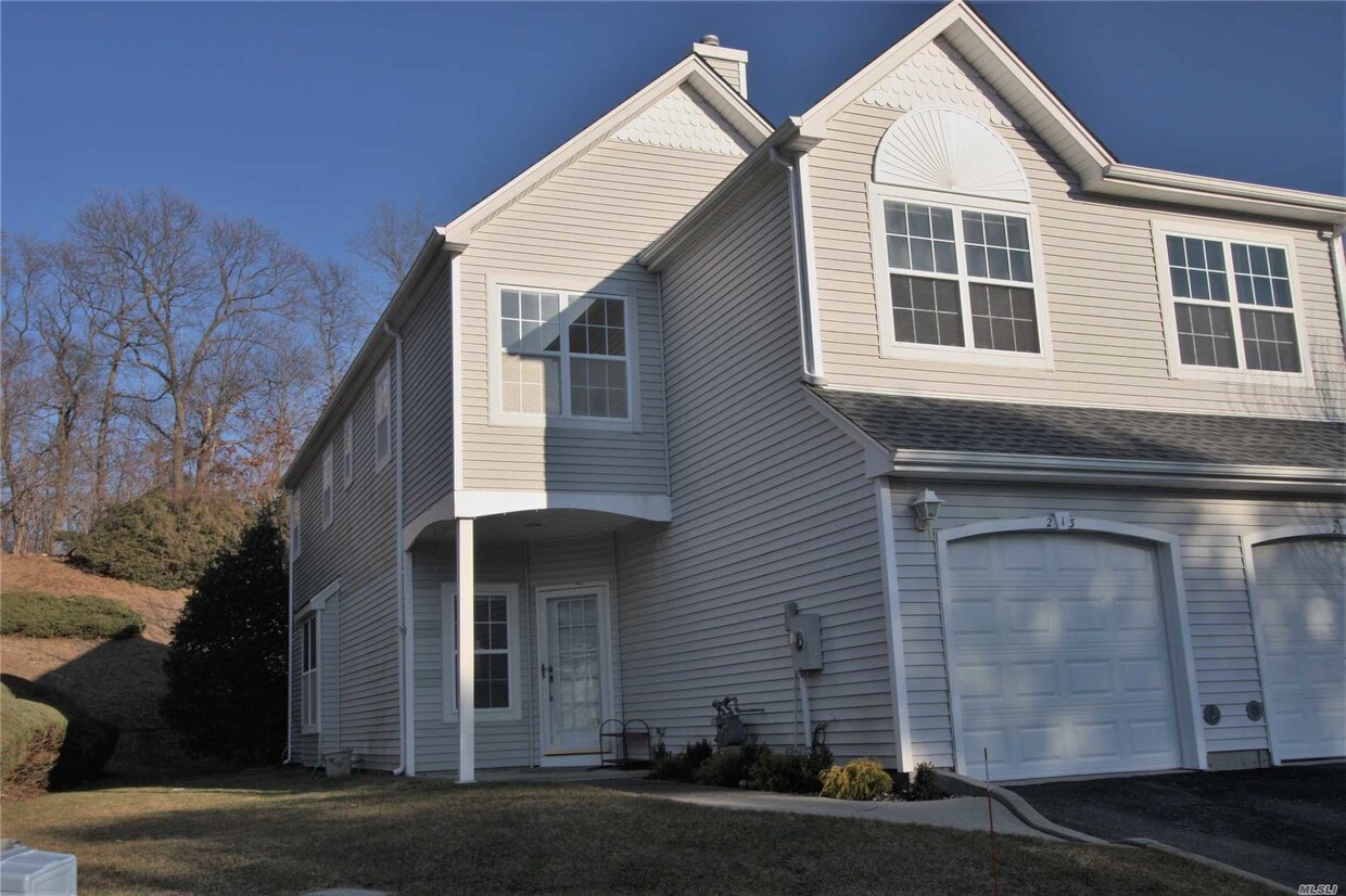 213 Windward Ct N, Port Jefferson, NY 11777 Condo for Rent in Port