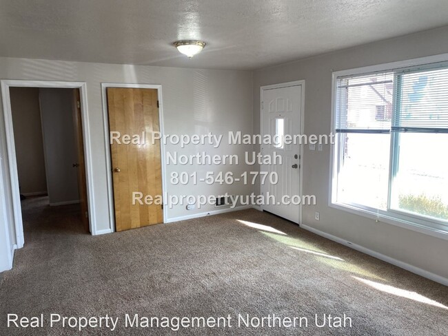 Building Photo - 3 br, 1 bath House - 219 E. Crestwood Rd.