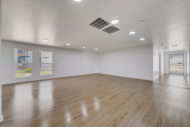 Building Photo - 404 E 5600 S