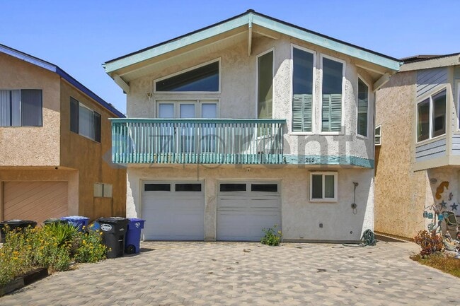 Building Photo - Unit 2