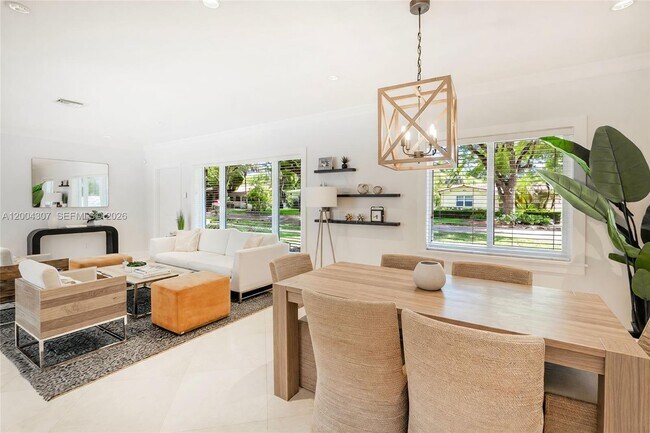 Foto del edificio - Mariposa Avenue, Coral Gables, FL 33146 - 3 BR 2 BA single-family home