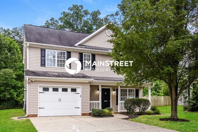Foto del edificio - 3 Bedroom Pet-Friendly Home in GREENSBORO,...