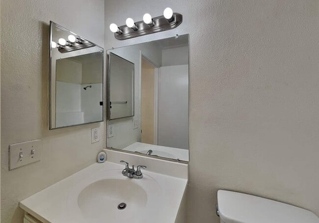 Building Photo - 2747 Condor Creek Ln