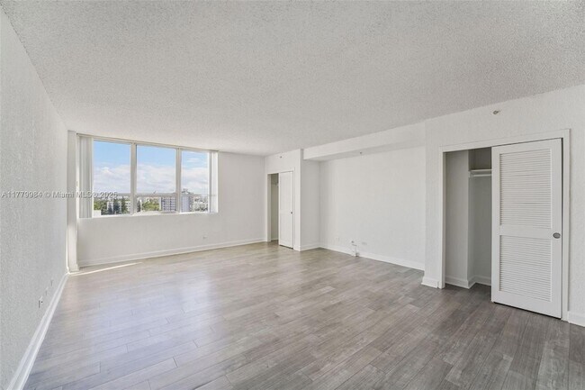 Foto del edificio - 1500 Bay Rd