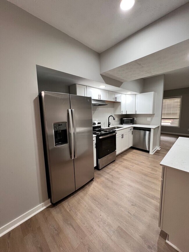 Foto del edificio - *COMING SOON* Charming 2 bedroom, 2.5 bath...