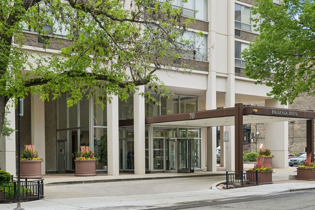 Building Photo - 70 W Burton Pl