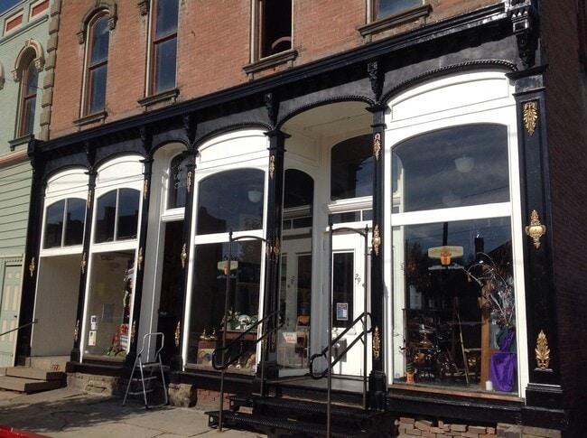 Retail floor - 27 E Main St