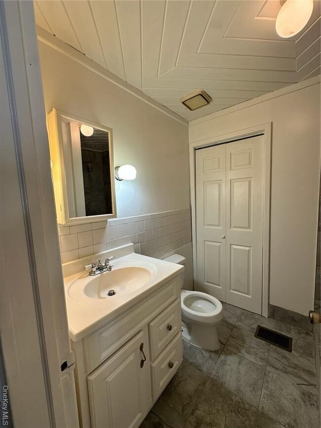 Foto del edificio - 118 W Main St