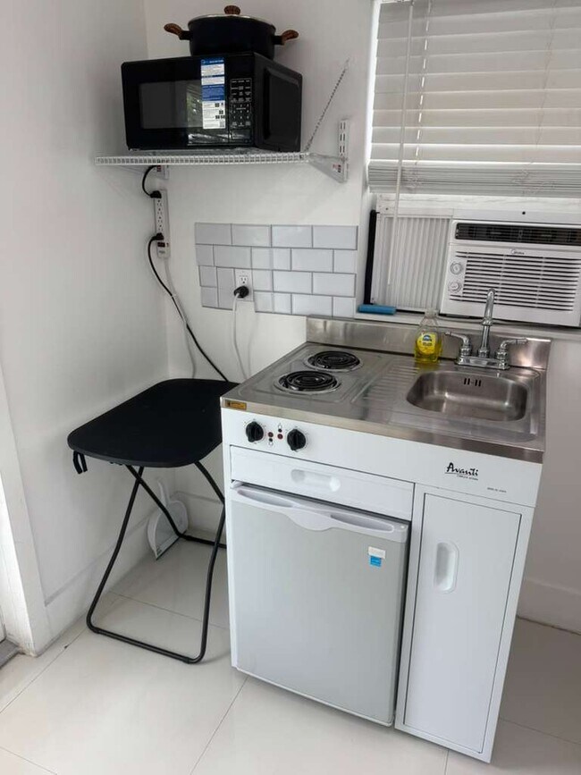 Foto del edificio - 6242 SW 24th St