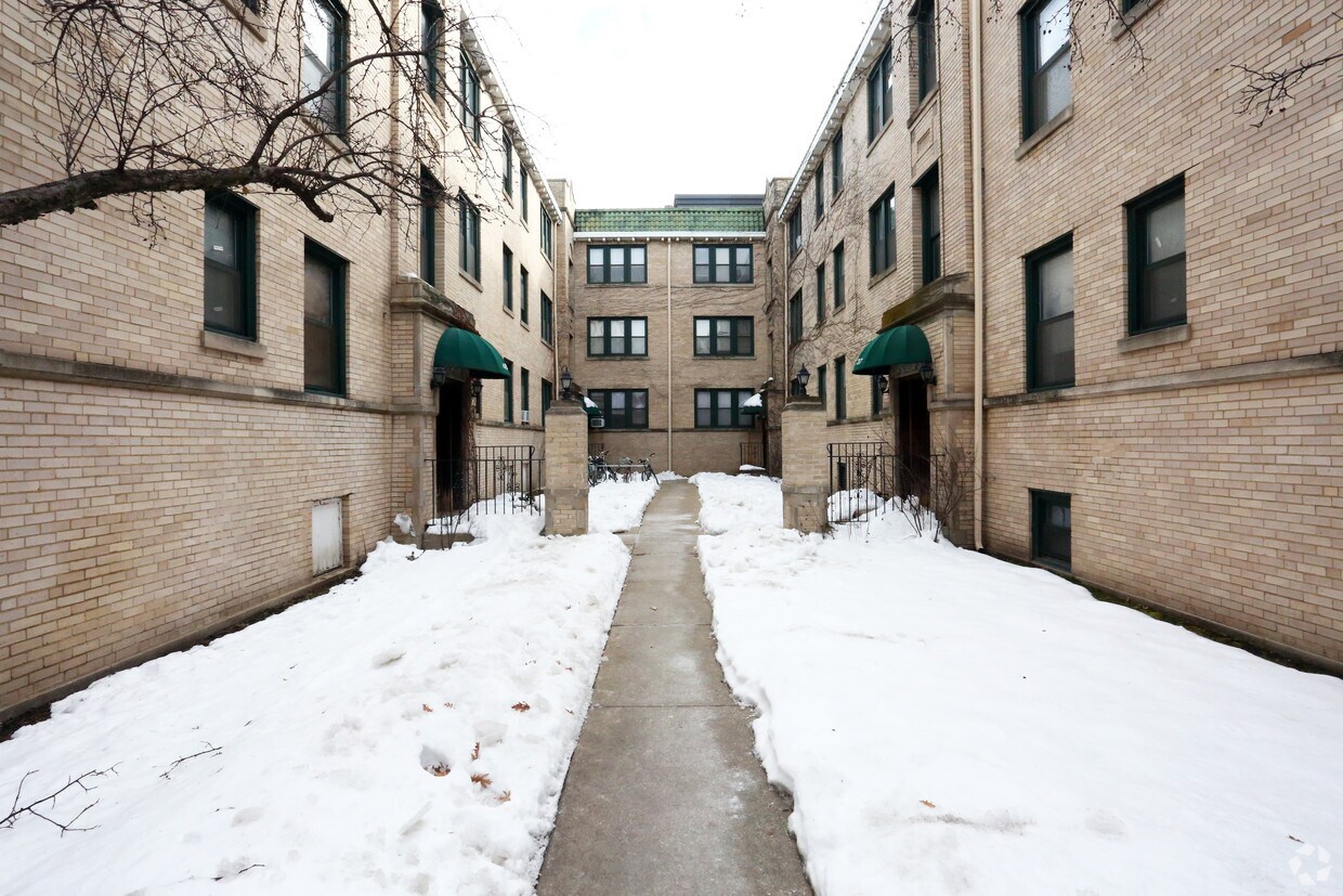 Building Photo - 4837-4843 N Wolcott Ave