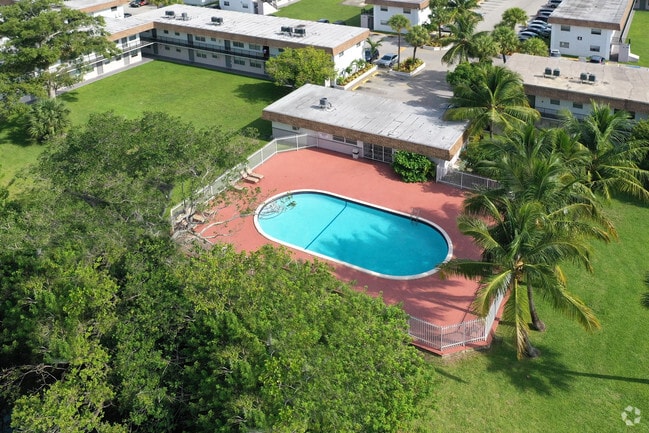 River Oaks Apartments Oakland Park, FL