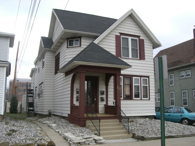 Primary Photo - 212 W Hillsdale St