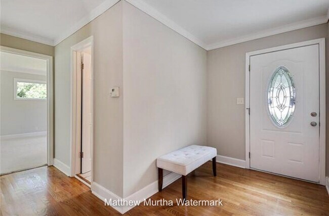 Entrada - 8416 State Line Rd