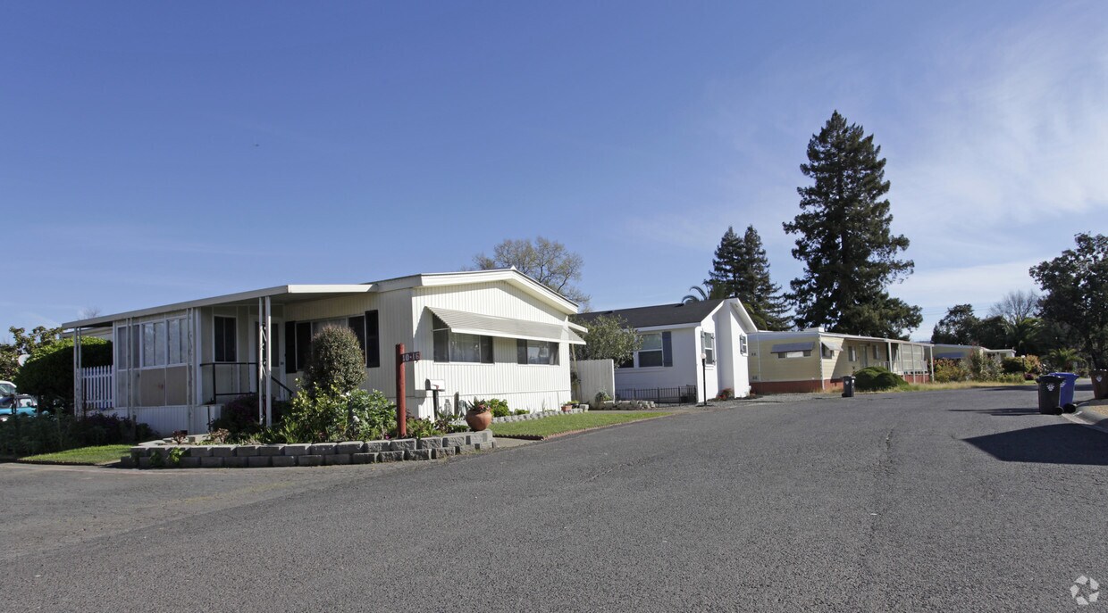 Primary Photo - 4227 Solano Ave