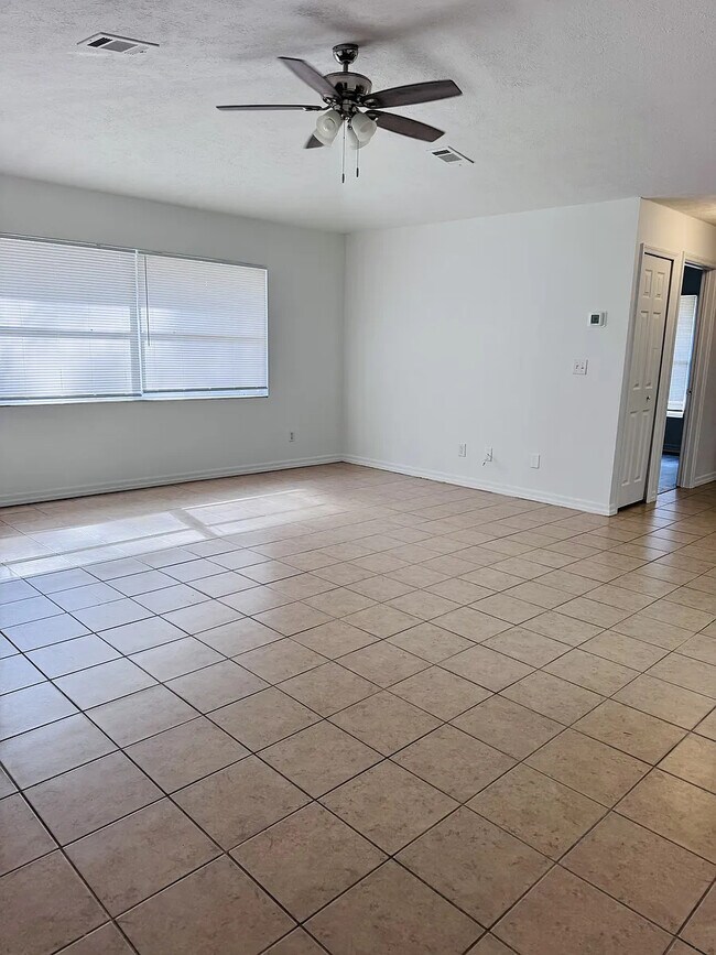 Foto del edificio - 8016 Lowndes St