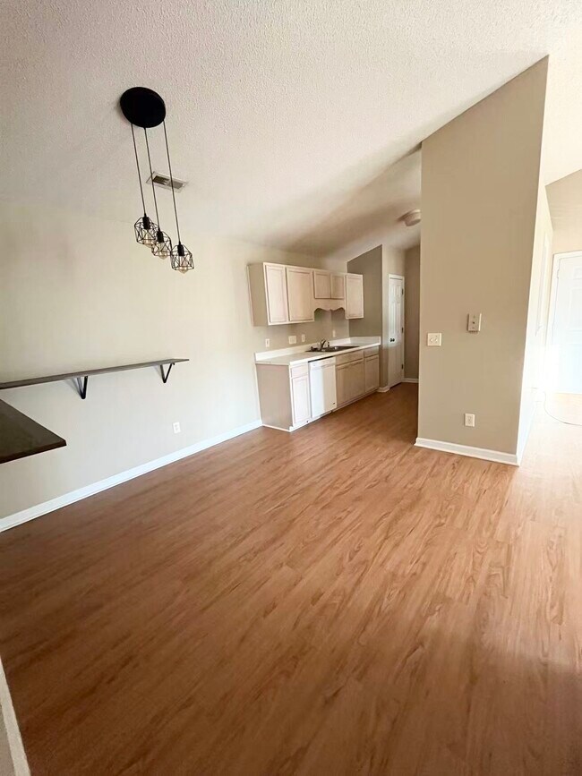 Foto del edificio - 7135 W Friendly Ave