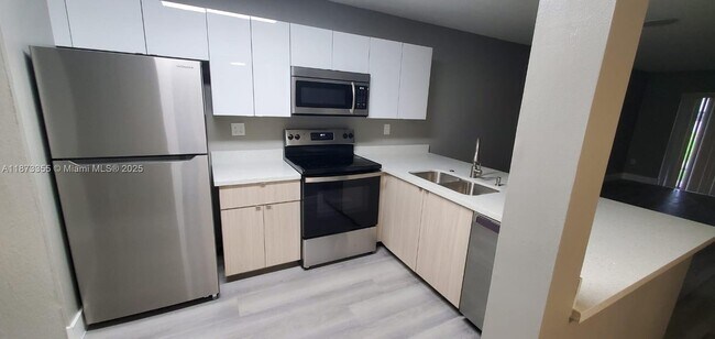 Foto del edificio - 9934 Nob Hill Ln
