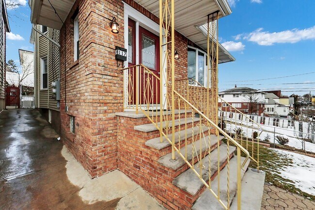 Building Photo - 117 Belmont Ave
