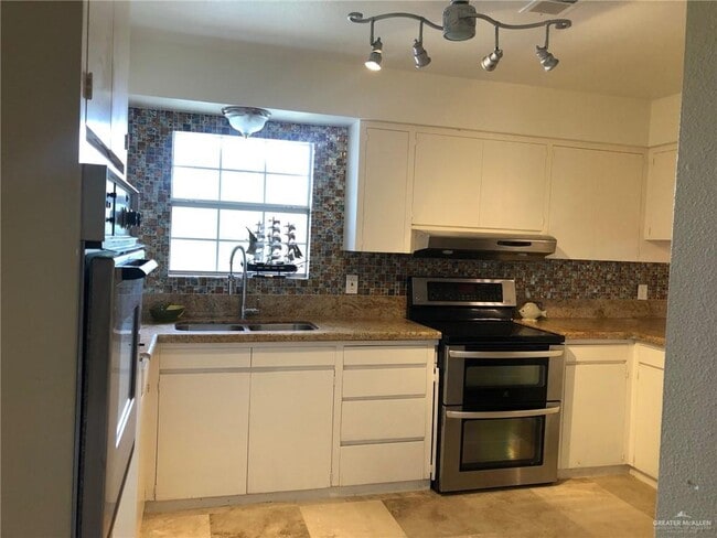 Building Photo - 22 Jackson Ave W