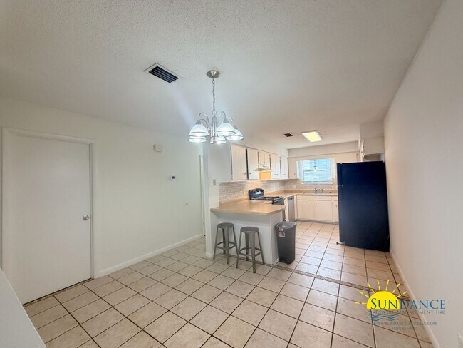Foto del edificio - Beautiful 2 Bedroom townhome in Fort Walton Beach in between Hurlburt Field & Eglin Airforce Base!