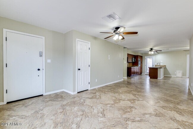 Foto del edificio - 1968 E Del Rio Dr