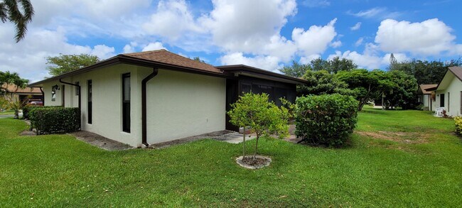 Foto del edificio - 6060 Baywood Ln