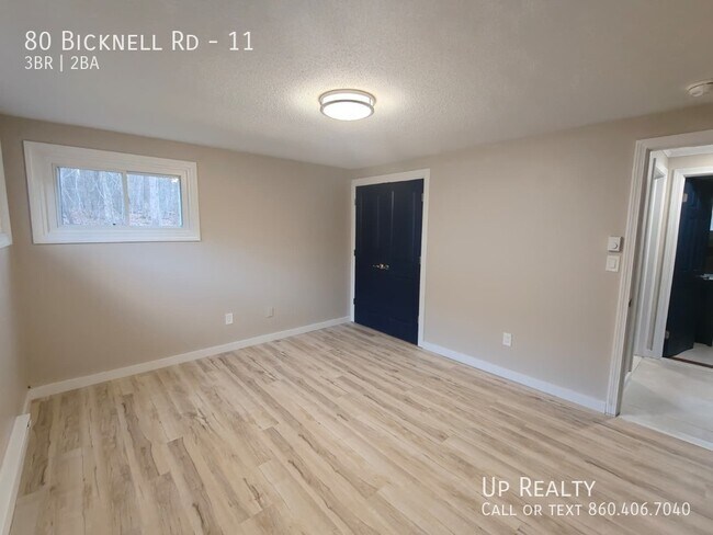 Foto del edificio - 80 Bicknell Rd